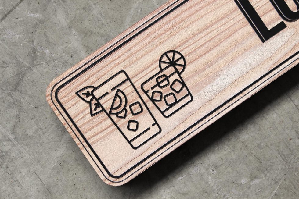 Panneau signalétique bois lounge