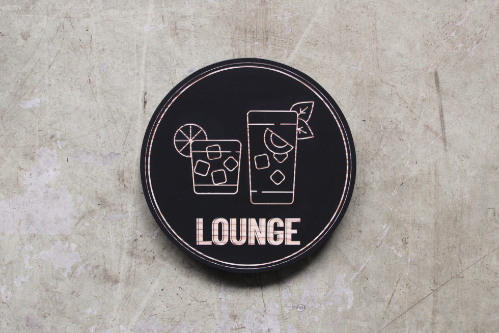 Panneau signalétique bois lounge