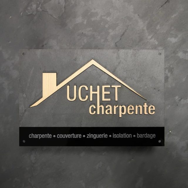 #carpenter #wood #stone #slate #acrylic #charpentier #bois #pierre #ardoise #lasercut #sign #signaletique #exteriordesign #uchetcharpente #savoie #isere  @uchet_charpente_